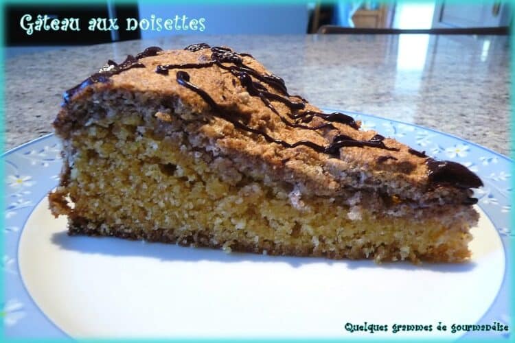 part de gâteau aux noisettes