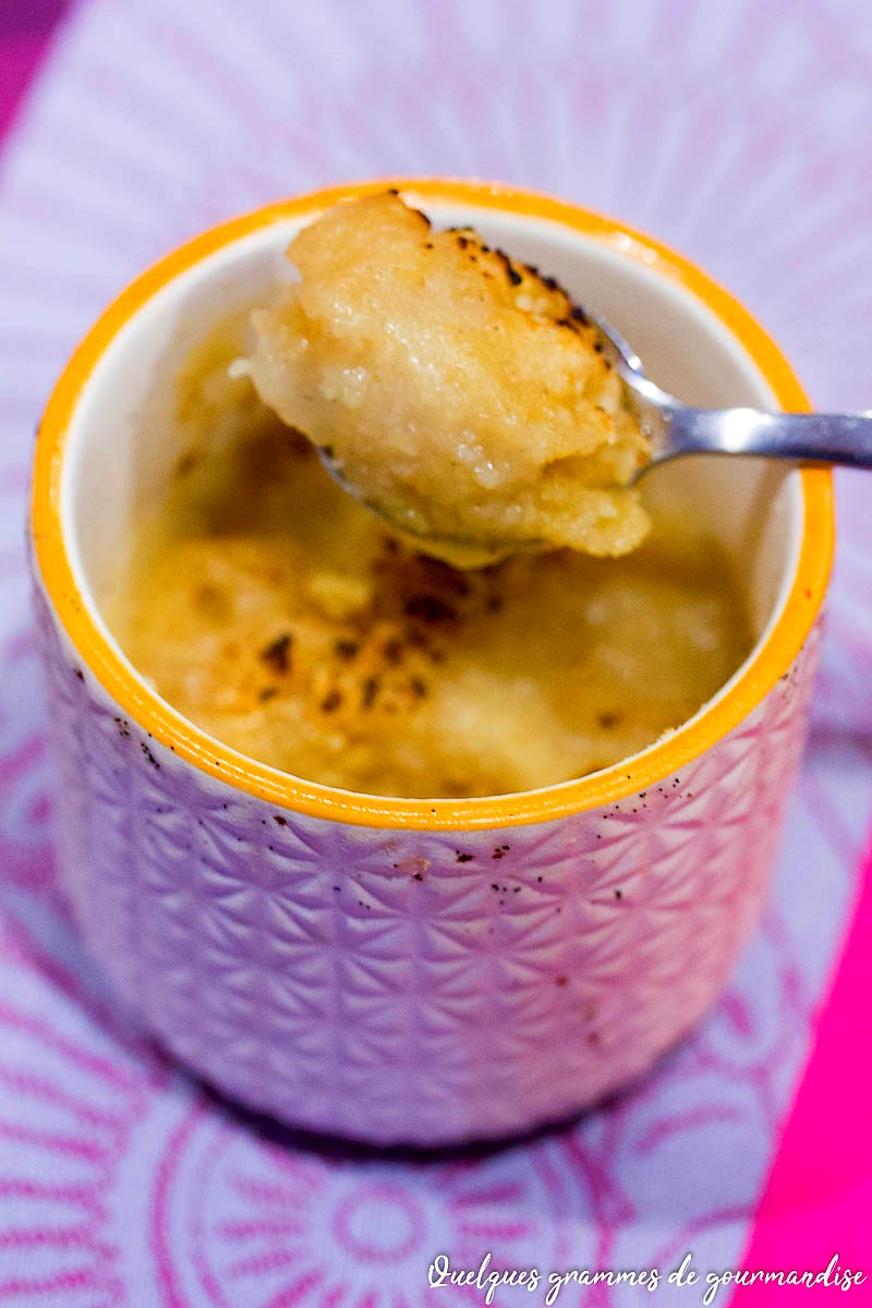 Crumble mug cake