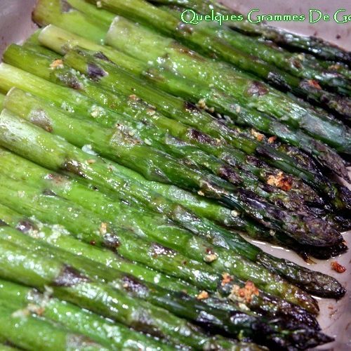 asperges vertes rôties à l'ail