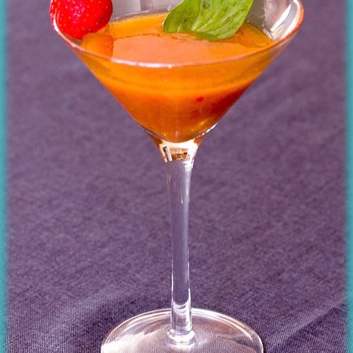 Cocktail mangue-fraise au basilic