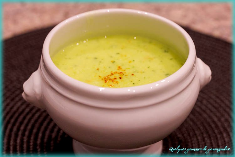 Velouté de courgettes à l'avocat et à la tomme fraîche