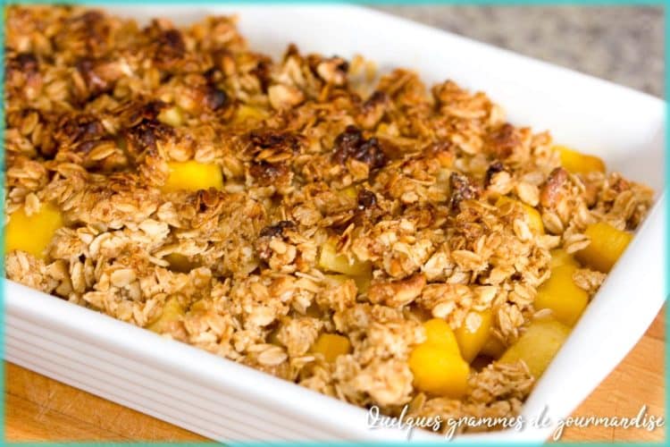 recette de crumble pomme-mangue aux noix et flocons d'avoine