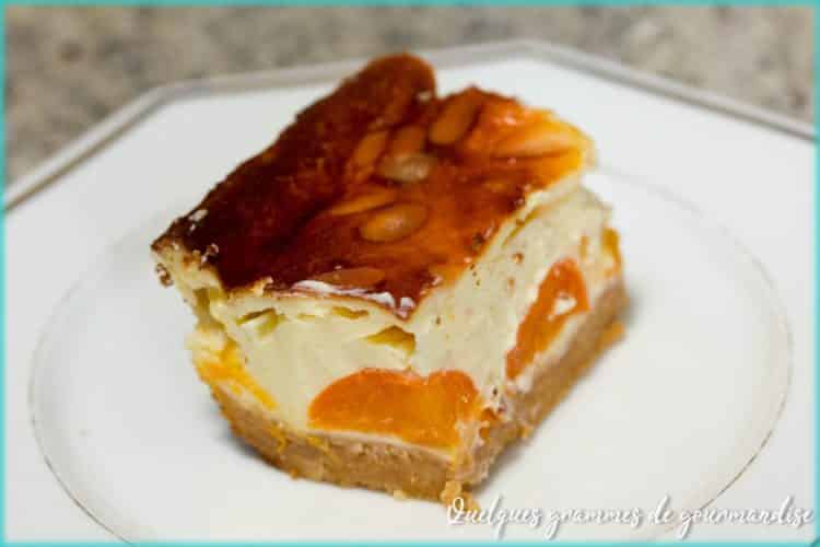 recette de clafoutis aux abricots sur son lit de biscuits