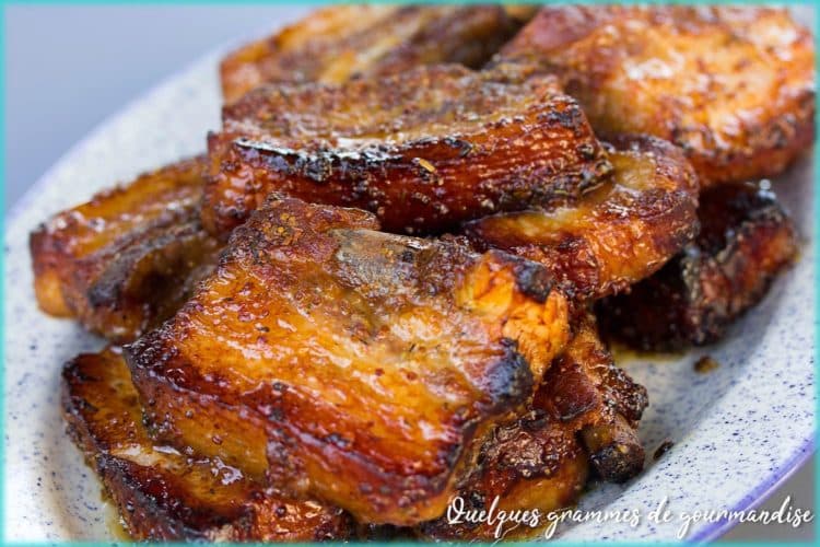 Recette de travers de porc marinés au miel et à la moutarde