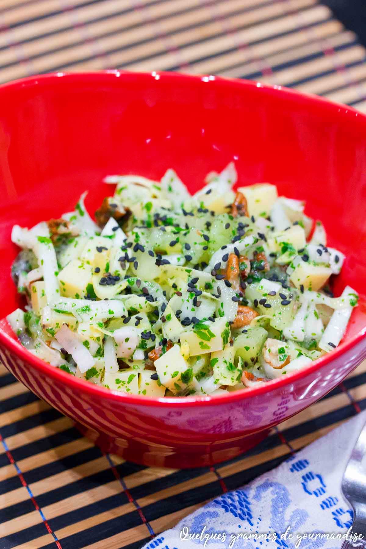 Salade d'endives aux kiwis et aux noix