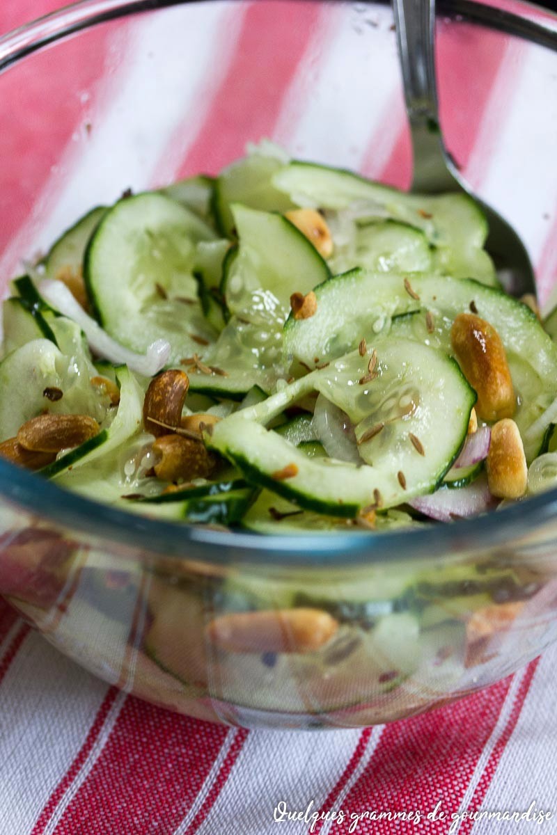 Salade de concombre aux cacahuètes