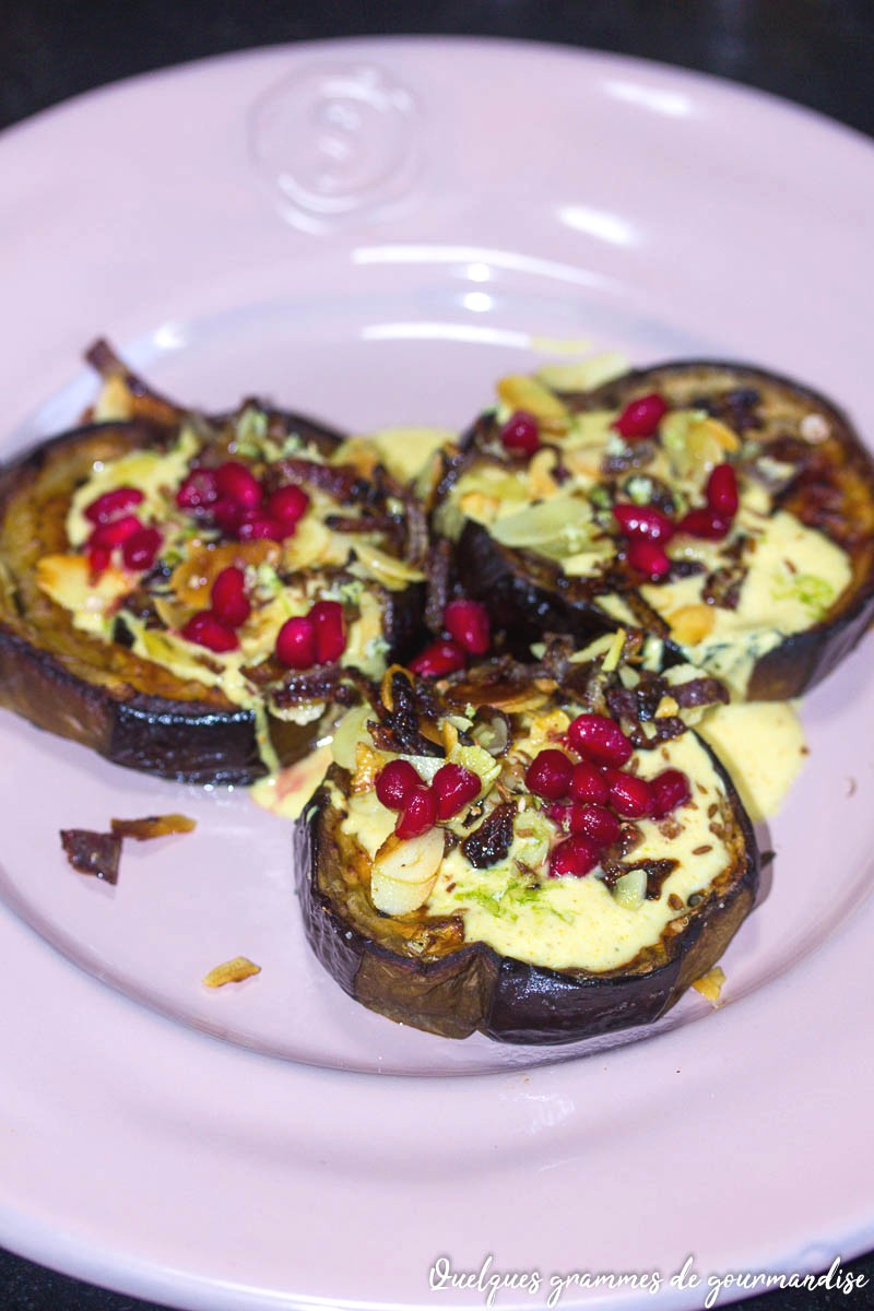 Aubergines rôties sauce yaourt et curry