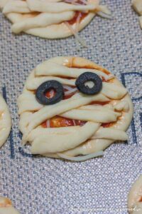 Mini pizza momie pour Halloween
