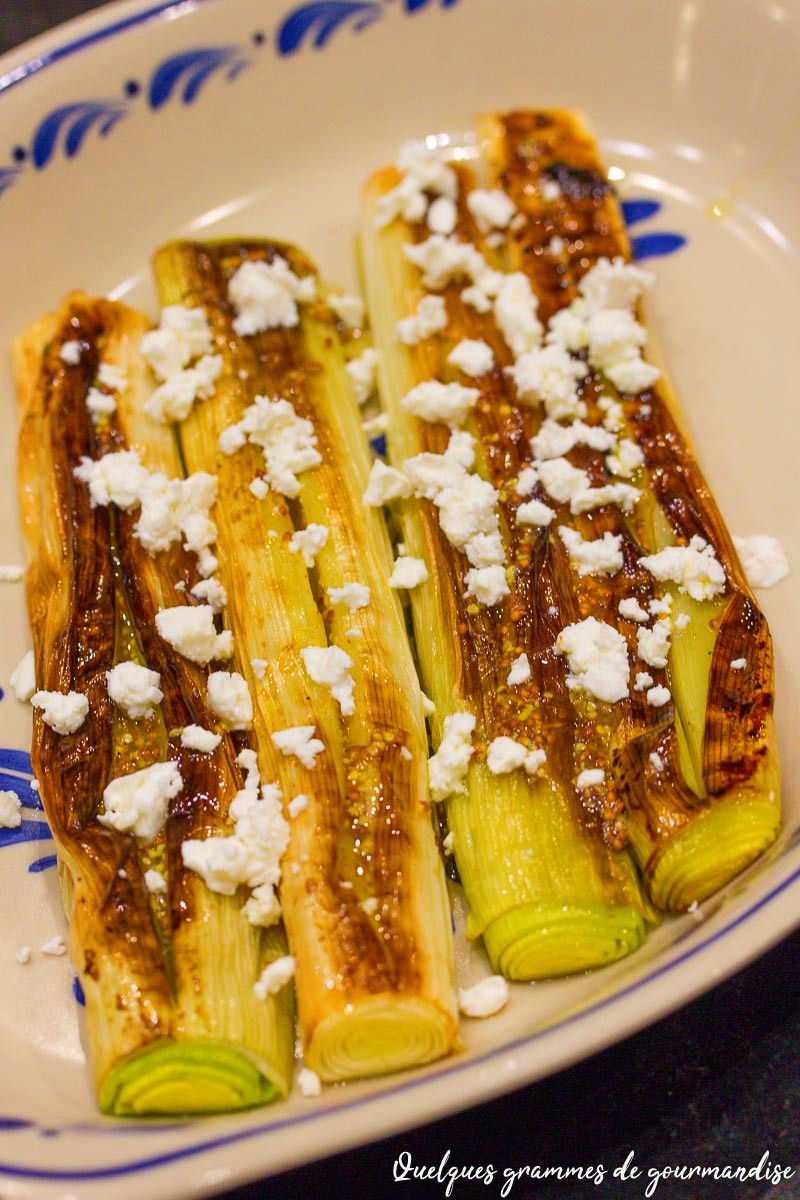 Poireaux brûlés vinaigrette à la feta