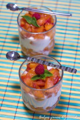 Verrines de pêches au fromage blanc